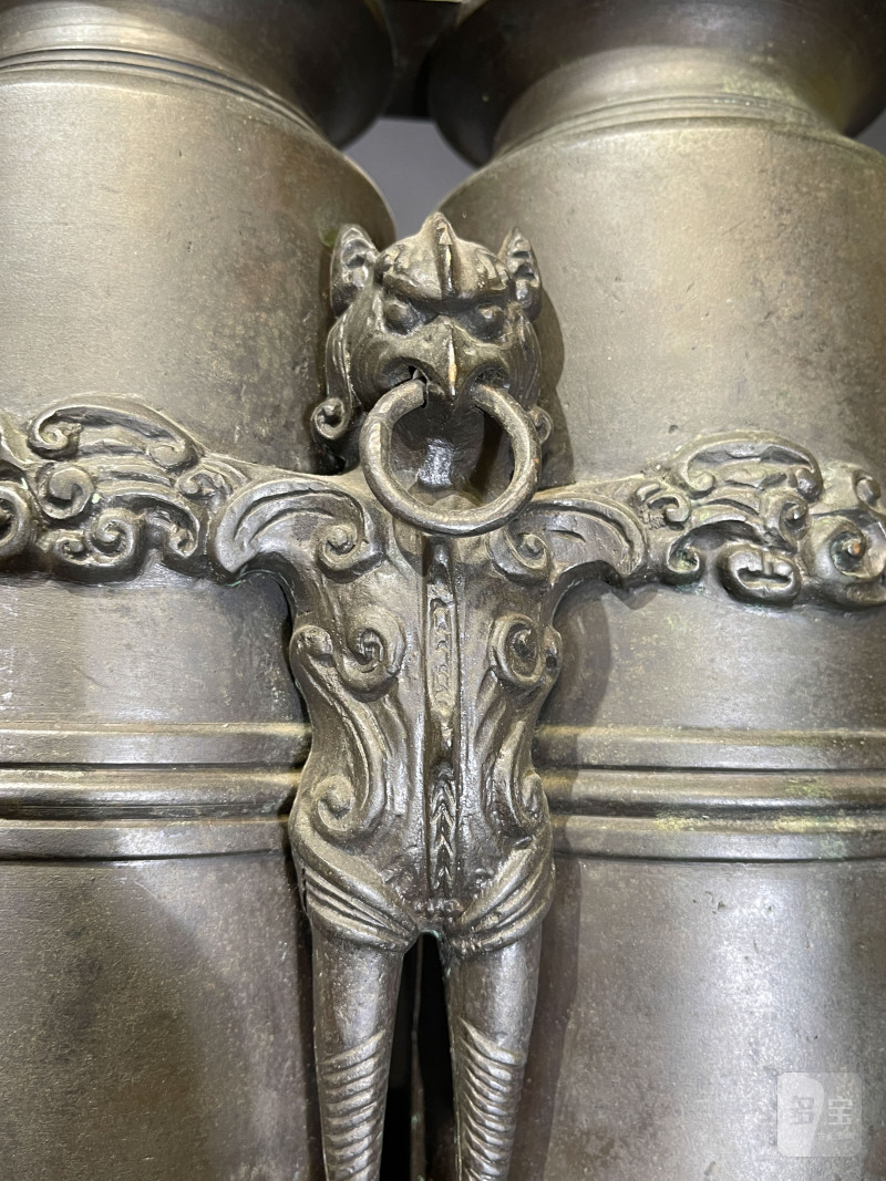 明末清初 铜英雄独立合卺尊 - 图6